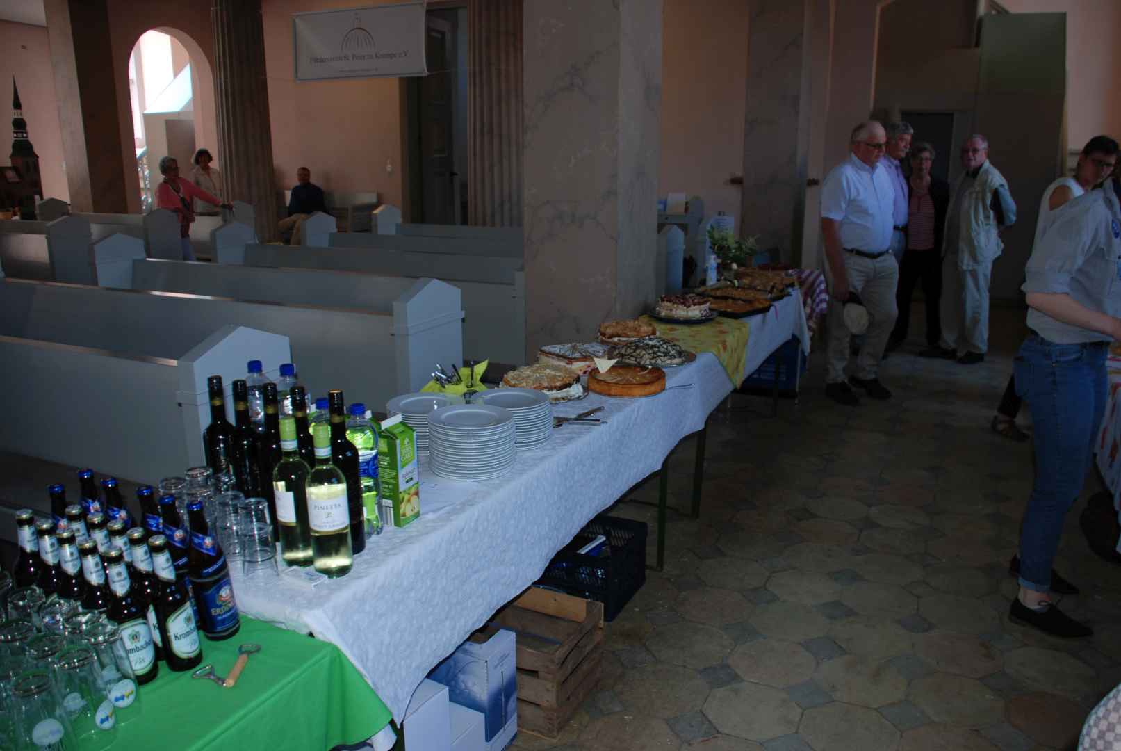 eine reichlich gedeckte Tafel
