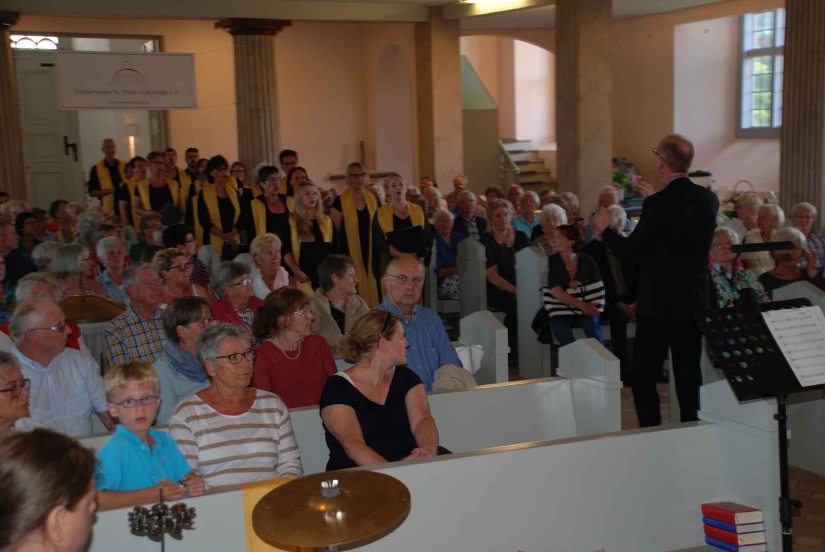 Der Gospelchor schreitet ein